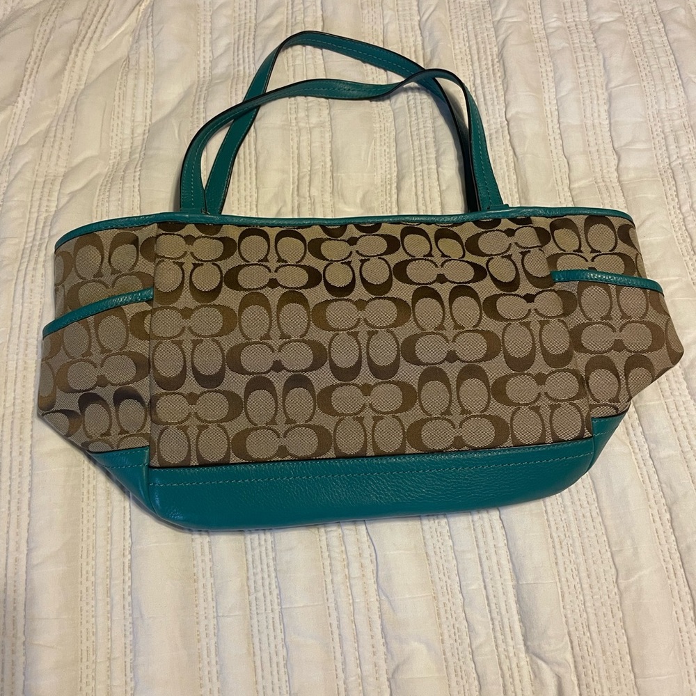 Medium Coach Handbag - Picture 8 of 9